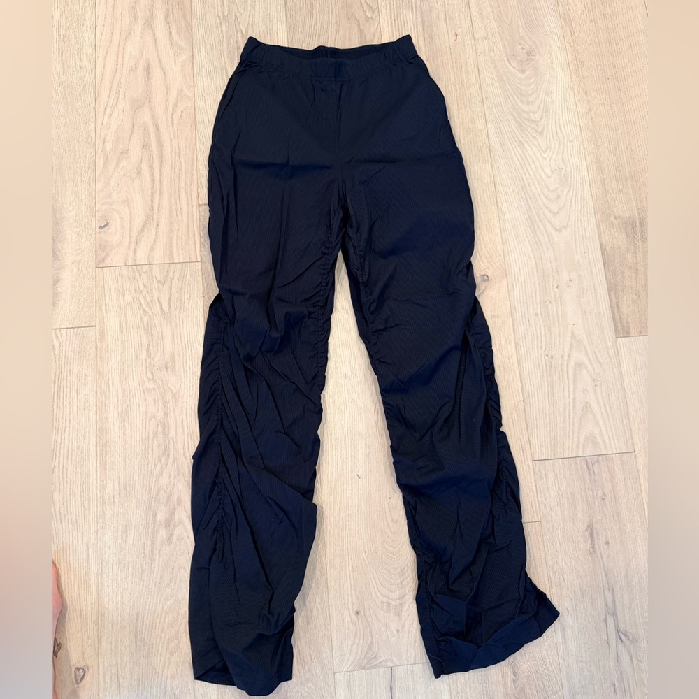Lululemon women’s dance studio jogger black ruched size 8